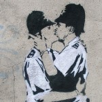 Coppers-Kissing-Banksy-Wallpaper